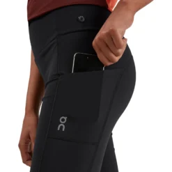 On Running On Active Shorts Women - Black 14 On Running On Active Shorts Women - Black -On Running on active shorts women black 7 1046313