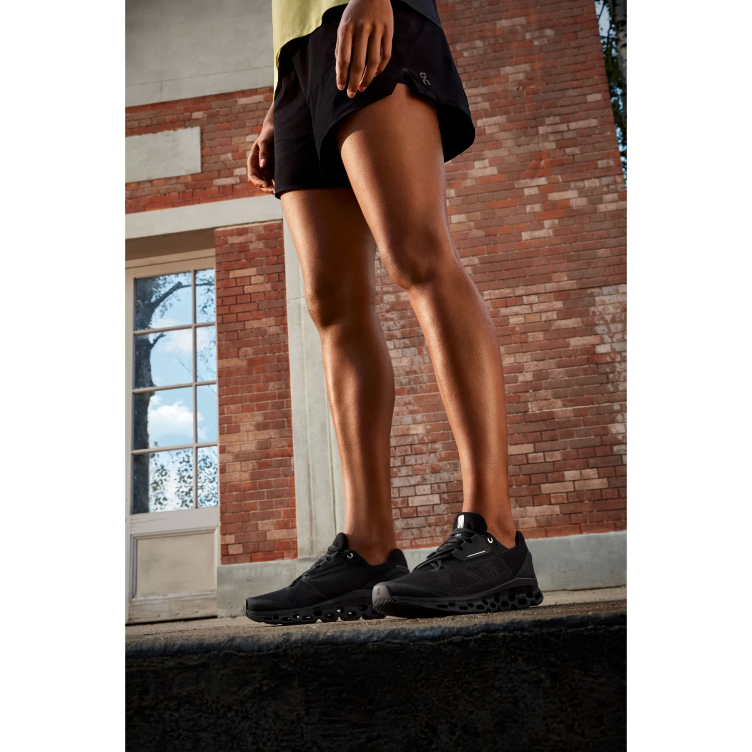 On Running On Cloudstratus Women Running Shoe - Black 7 On Running On Cloudstratus Women Running Shoe - Black - Image 7