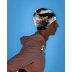 On Running On Lumos Beanie - Black -On Running on lumos beanie black 3 1554989