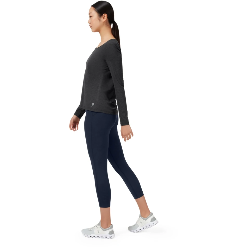 On Running On Performance Long-T Running Shirt Women - Black 3 On Running On Performance Long-T Running Shirt Women - Black - Image 3
