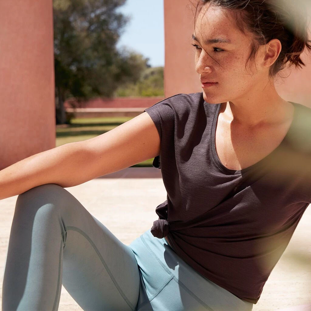 On Running On Active-T Flow Women T-Shirt - Pebble 6 On Running On Active-T Flow Women T-Shirt - Pebble - Image 6