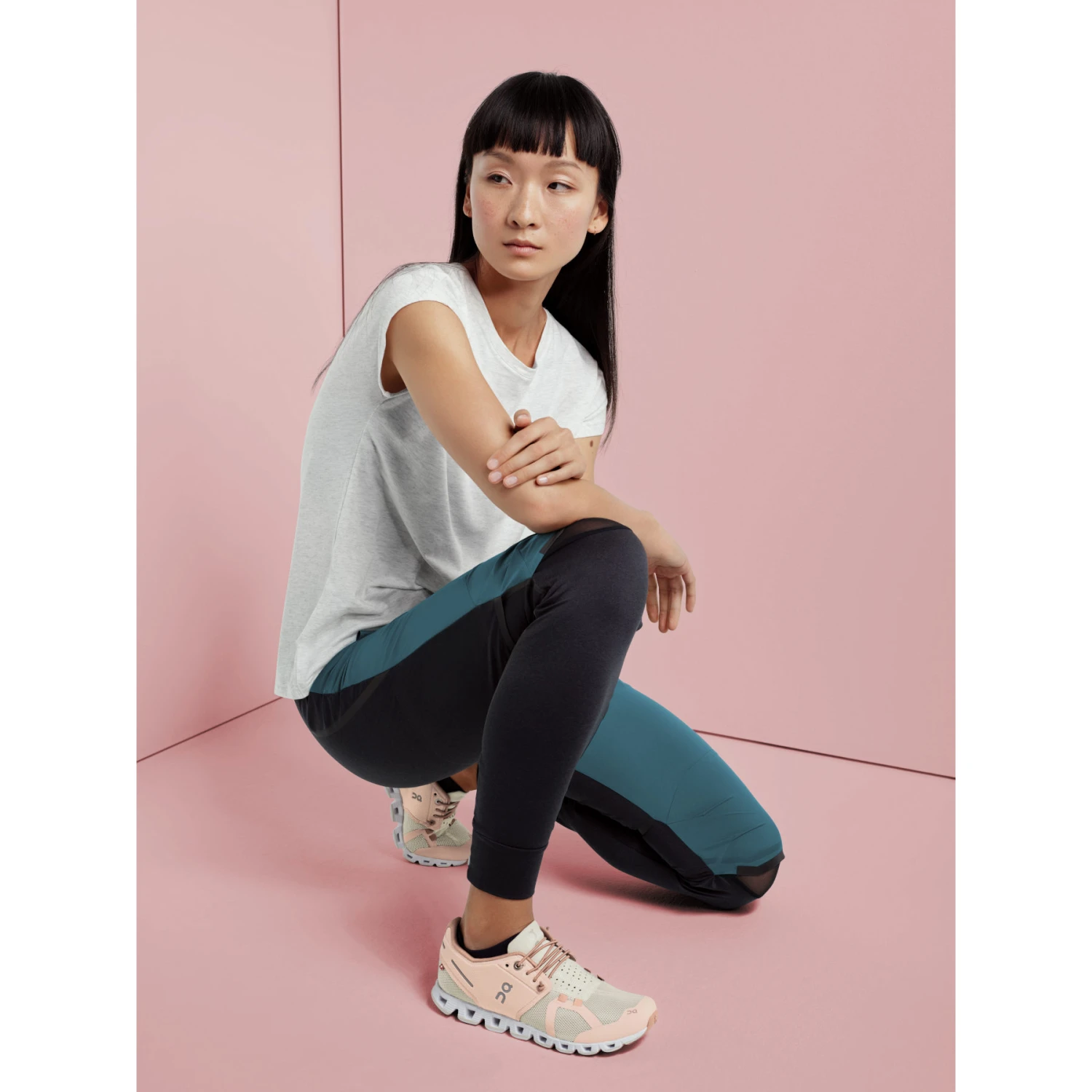 On Running On Active-T Flow Women T-Shirt - White 5 On Running On Active-T Flow Women T-Shirt - White - Image 5