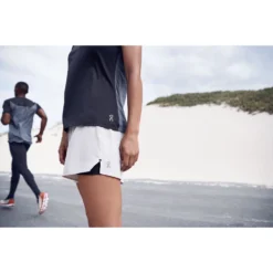 On Running Shorts Women - Glacier & Black -On Running on running shorts women glacier black 9 949141