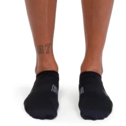 On Running On Ultralight Low Sock Women - Black & White -On Running on running ultralight low sock women black white 2 1264018