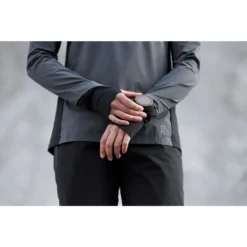 On Running On Trail Breaker Women Long Sleeve Running Shirt - Dark & Black -On Running on trail breaker women long sleeve running shirt dark black 10 949090 1