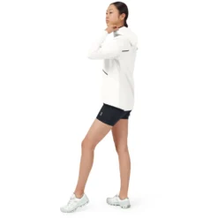 On Running On Waterproof Anorak Women - White 15 On Running On Waterproof Anorak Women - White -On Running on waterproof anorak women white 3 949117