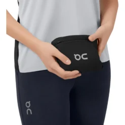 On Running On Weather Jacket Women - Black & Navy 22 On Running On Weather Jacket Women - Black & Navy -On Running on weather jacket women black navy 11 949102